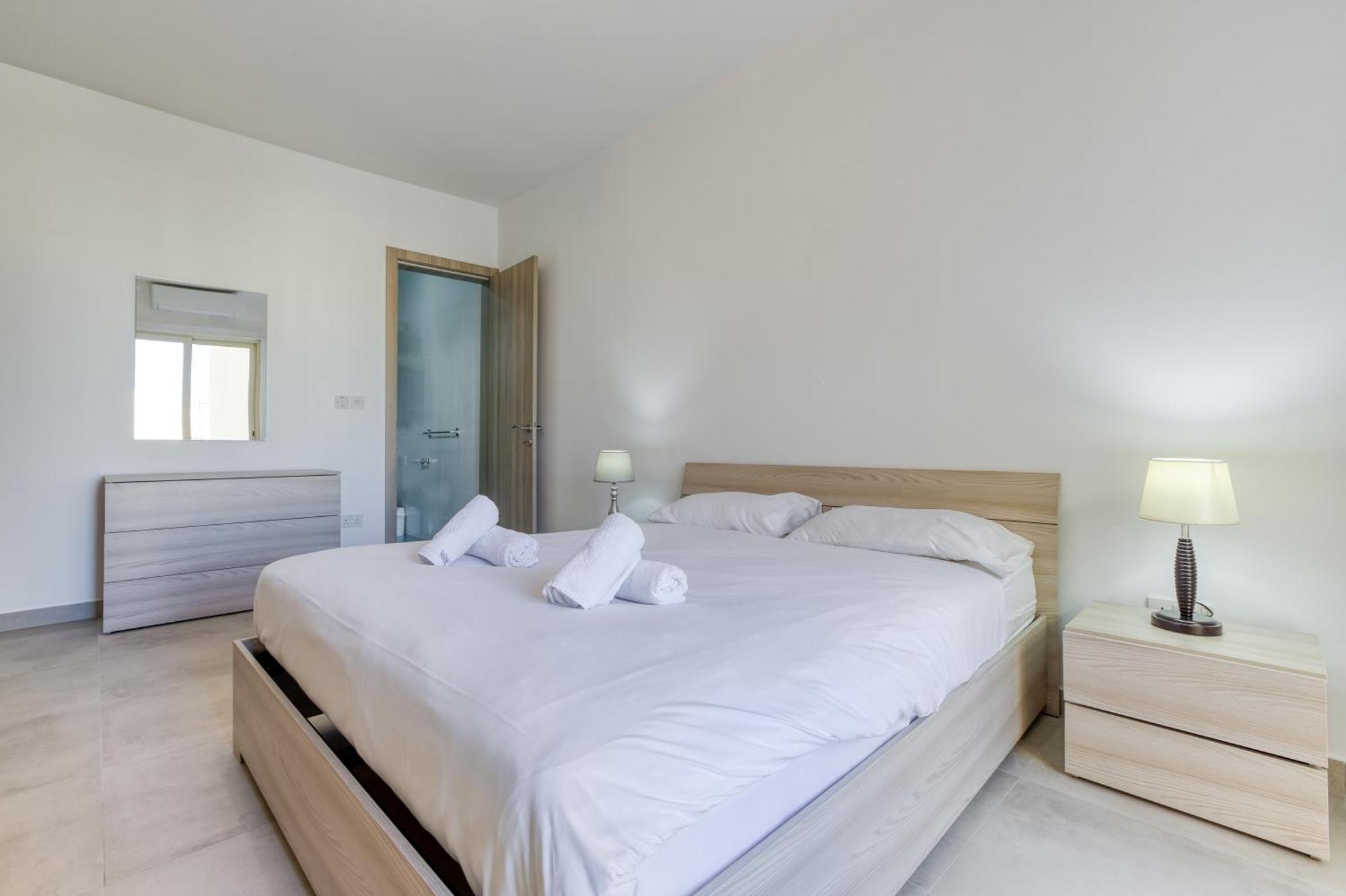 Seafront Sliema Apartment With Balcony & Sea Views By Jl Exteriér fotografie