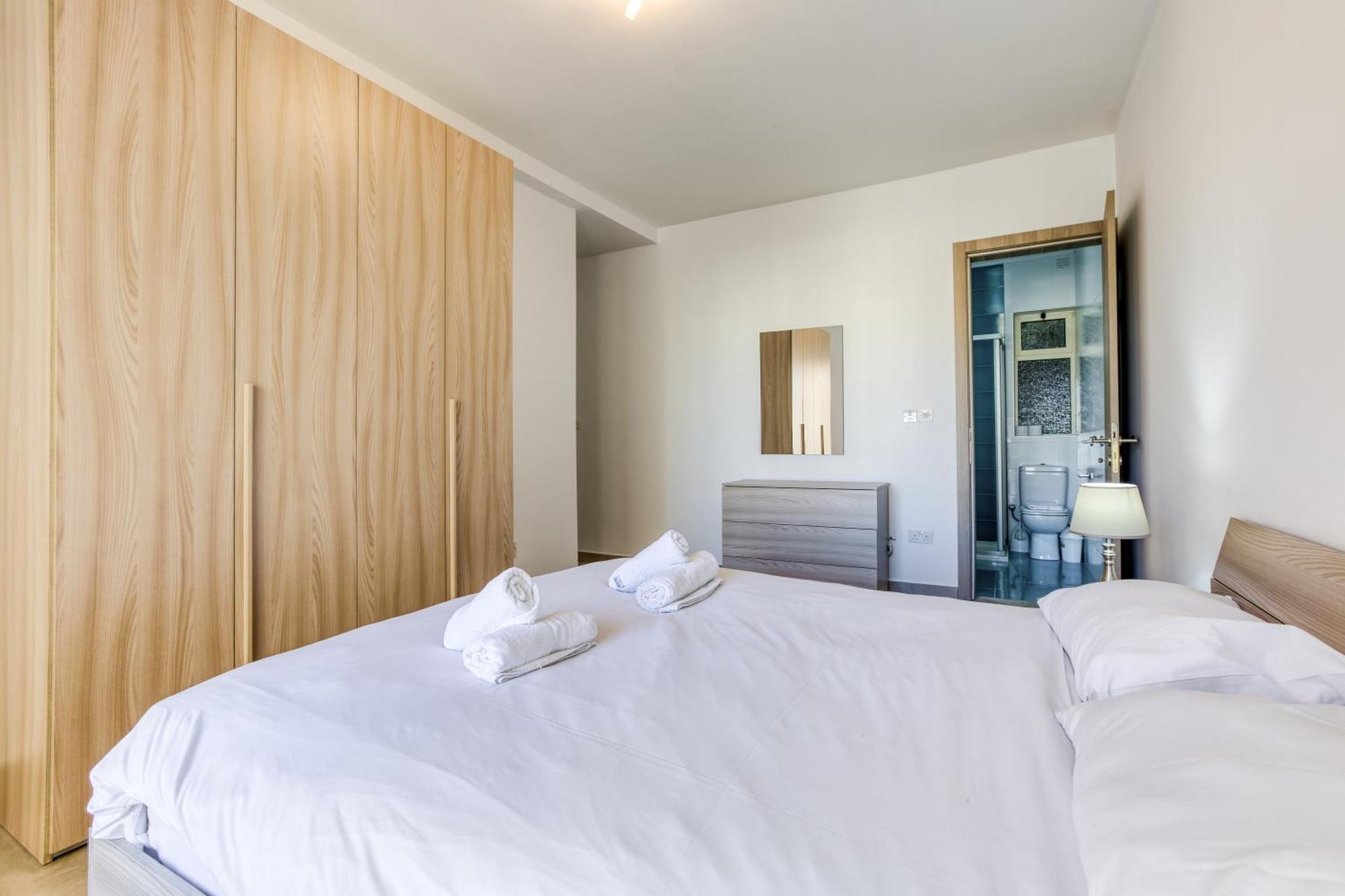 Seafront Sliema Apartment With Balcony & Sea Views By Jl Exteriér fotografie