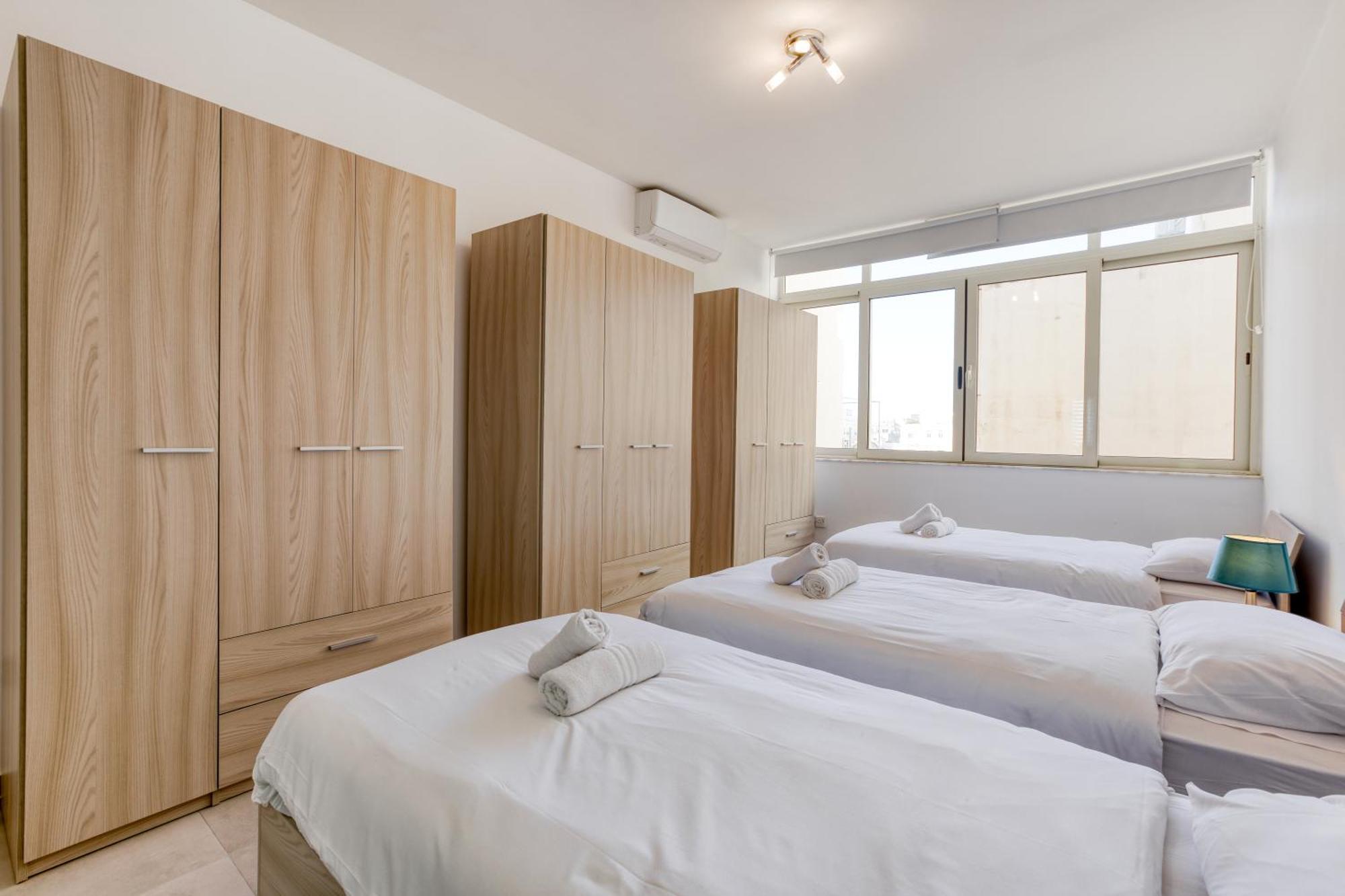Seafront Sliema Apartment With Balcony & Sea Views By Jl Exteriér fotografie