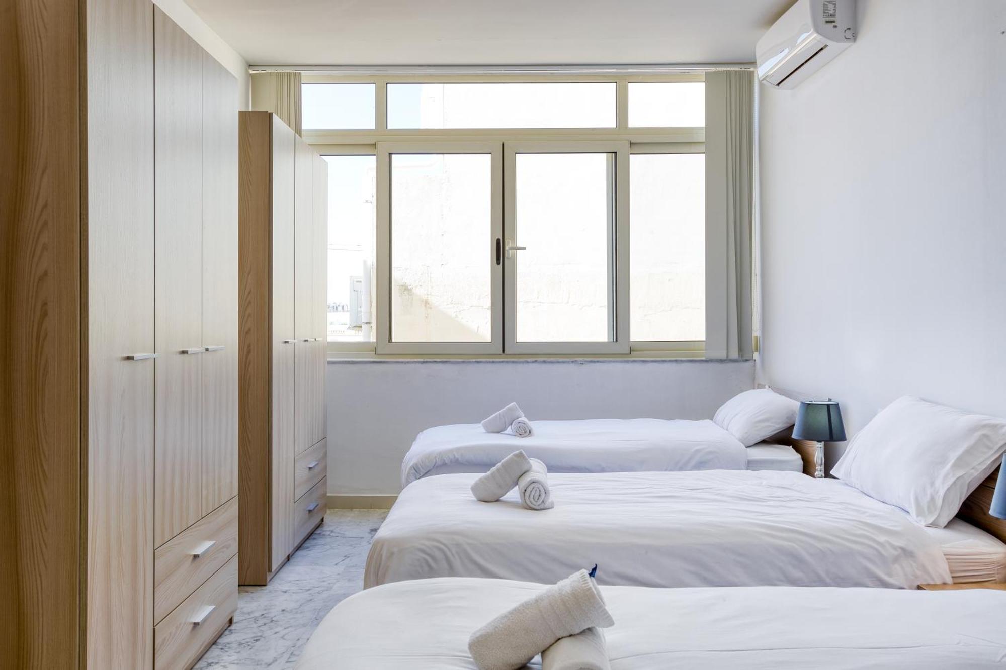 Seafront Sliema Apartment With Balcony & Sea Views By Jl Exteriér fotografie