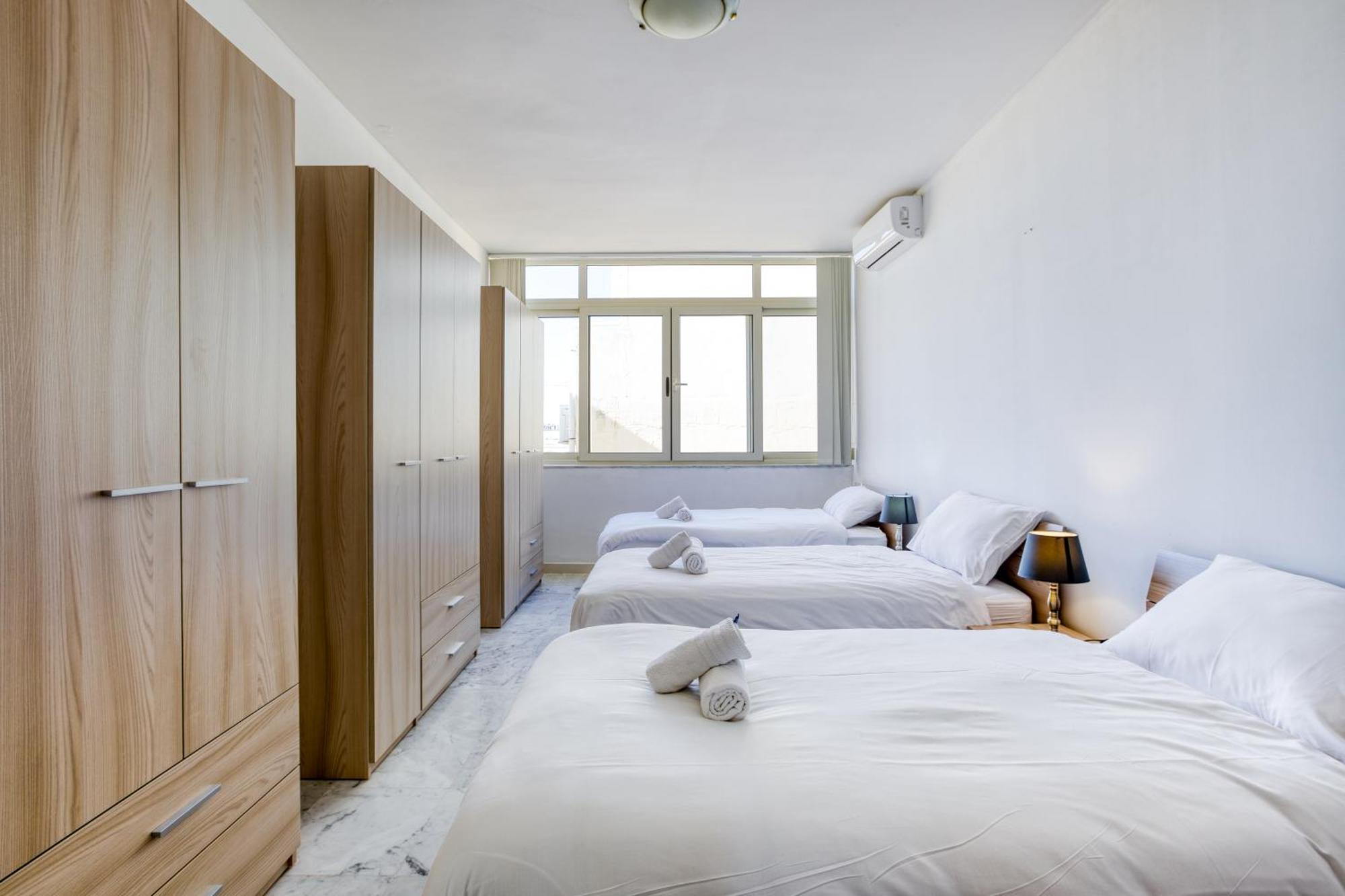 Seafront Sliema Apartment With Balcony & Sea Views By Jl Exteriér fotografie