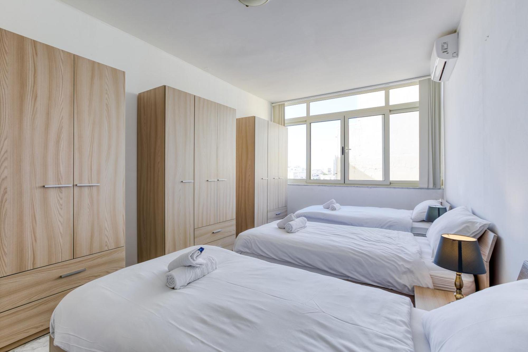 Seafront Sliema Apartment With Balcony & Sea Views By Jl Exteriér fotografie