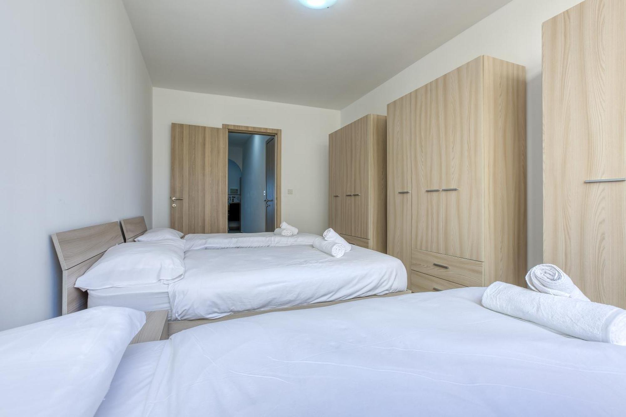 Seafront Sliema Apartment With Balcony & Sea Views By Jl Exteriér fotografie