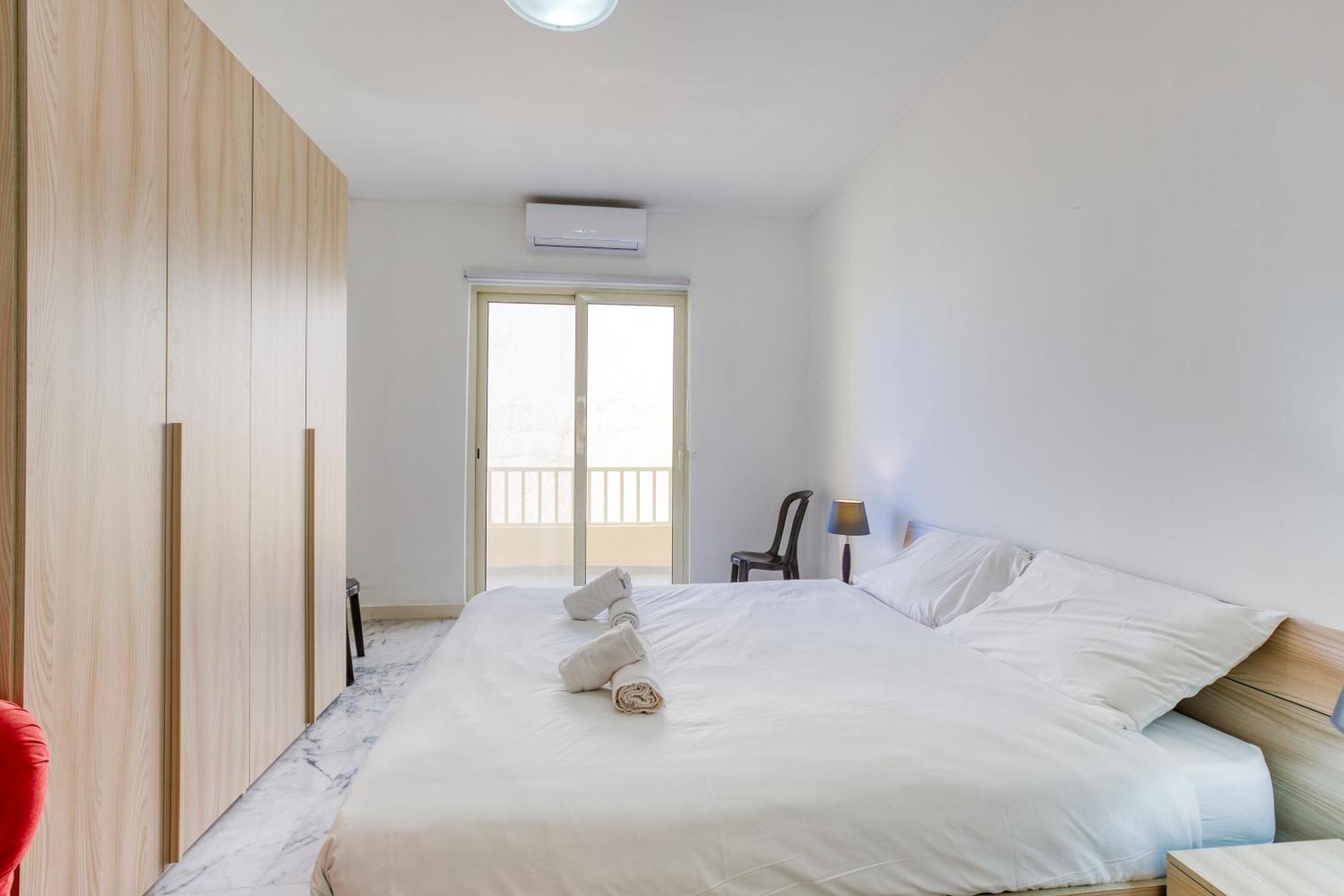 Seafront Sliema Apartment With Balcony & Sea Views By Jl Exteriér fotografie