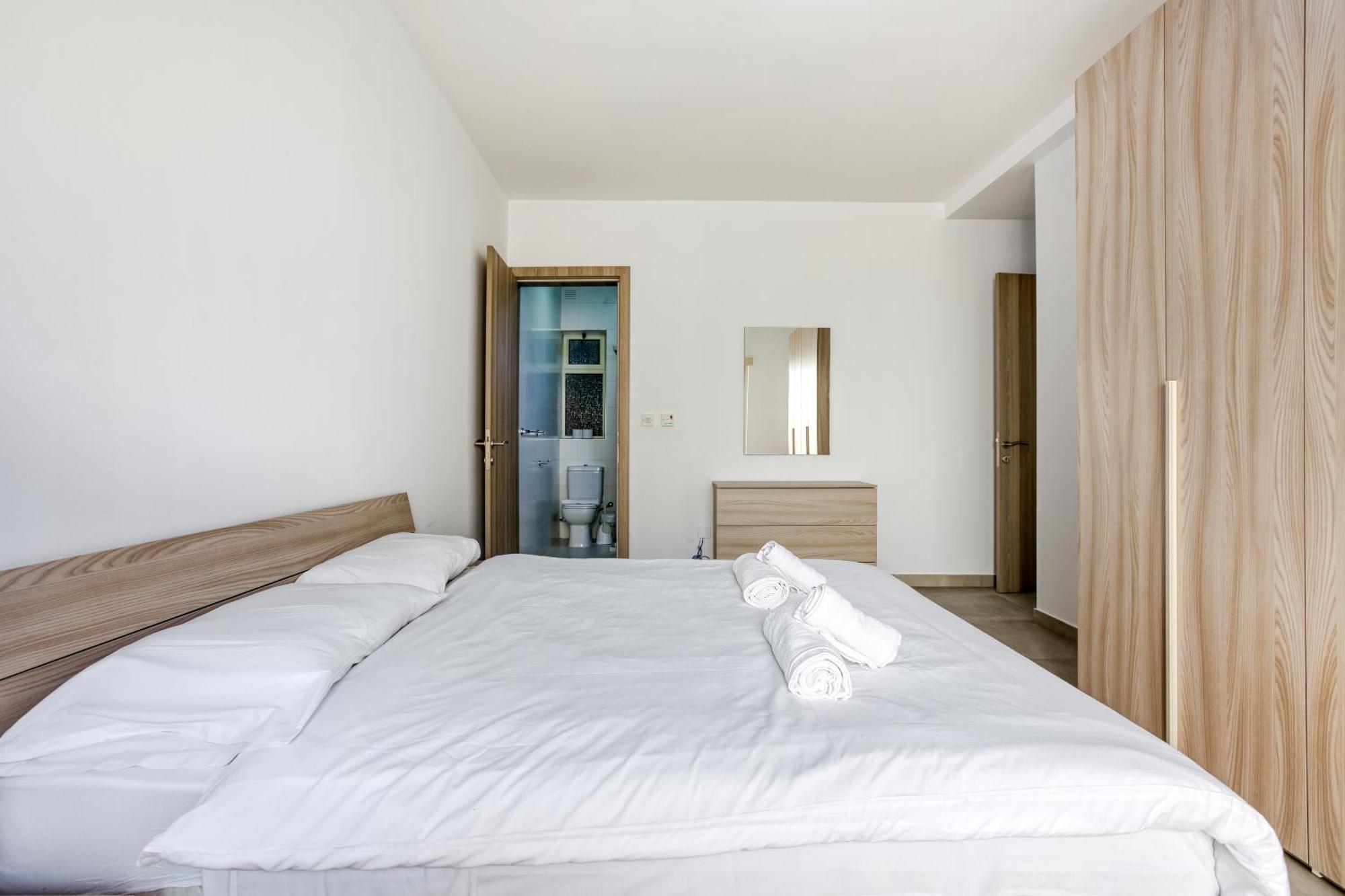 Seafront Sliema Apartment With Balcony & Sea Views By Jl Exteriér fotografie