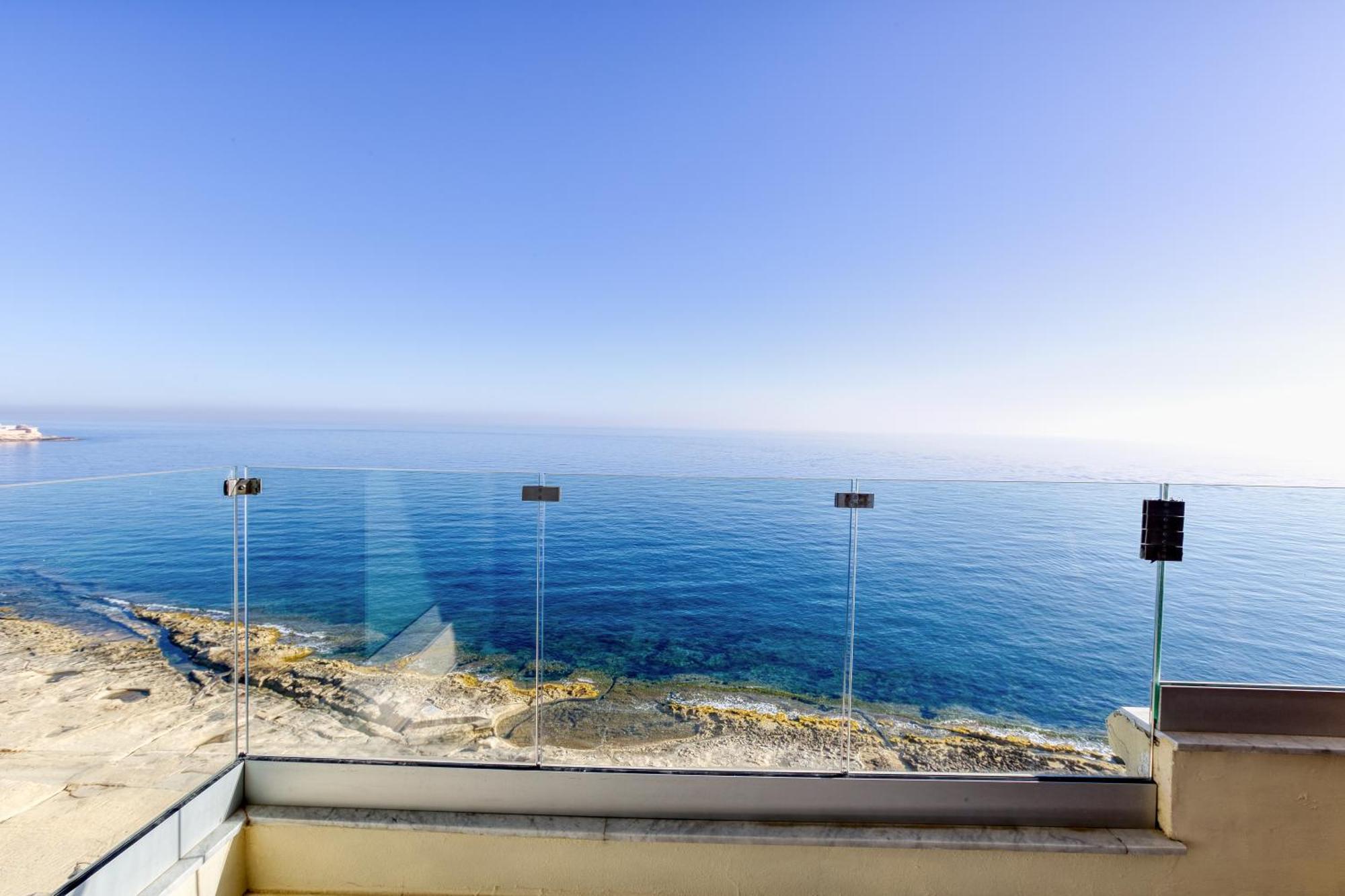 Seafront Sliema Apartment With Balcony & Sea Views By Jl Exteriér fotografie